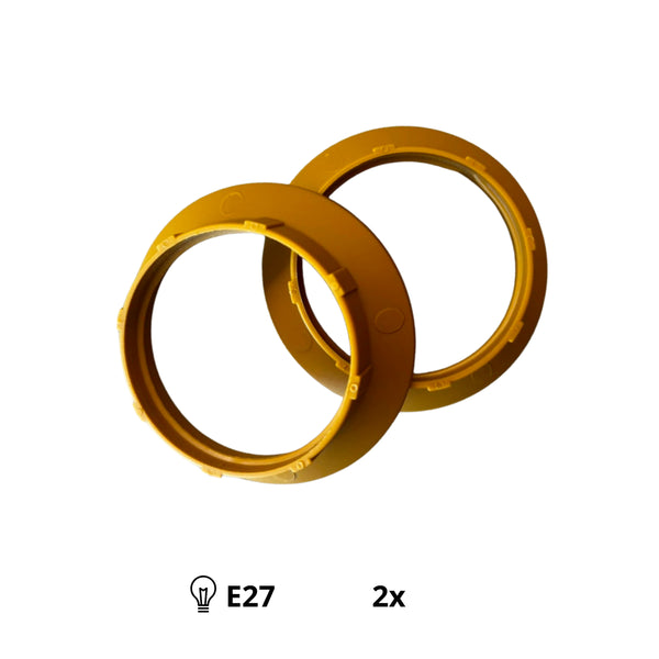 Schimmernder goldener Leuchtkörper der Serie Zub. Verleiht jedem Raum einen Hauch von Luxus und Eleganz.