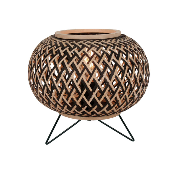Die braune Tischleuchte Weaving begeistert mit ihrem natürlichen Flair. Perfekt für gemütliche Abende am Esstisch.