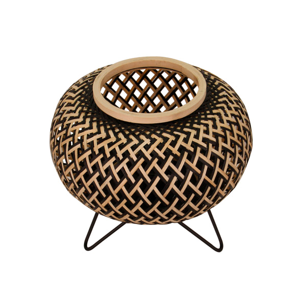 Detailaufnahme der braunen Tischleuchte Weaving. Sie vereint modernes Design mit warmem Licht für gemütliche Abende.