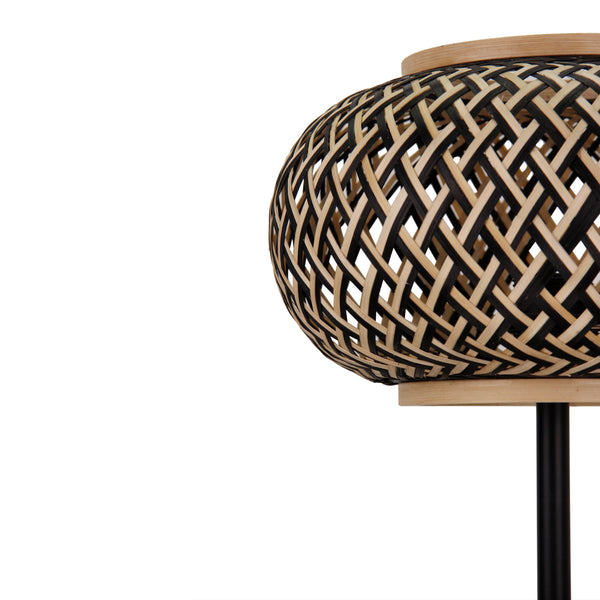 Detailaufnahme der braunen Weaving Tischleuchte mit harmonischem Design. Perfekt für eine gemütliche Atmosphäre am Tisch.