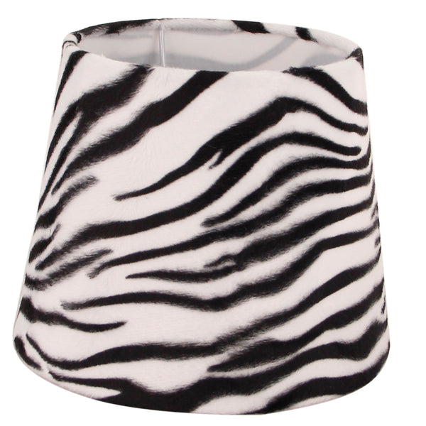 Detailaufnahme des Lampenschirms Zebra in Weiß und Schwarz. Dieser Schirm bringt einen Hauch von Eleganz in jeden Raum.